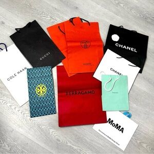1 buyer choice Luxury Shopping Bag 25 each or $200 for all.